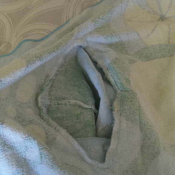 Froggie beach/pool towel with hood for toddler - Picture 5 of 7